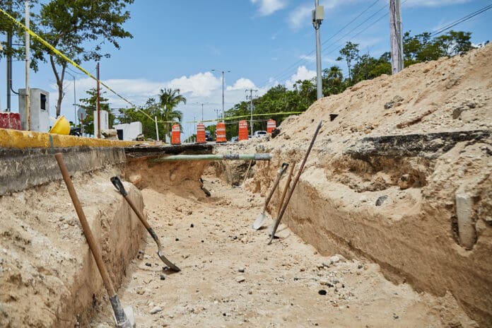 Por obras de reparación debido a socavón, cierran temporalmente playa Caletita en Cozumel