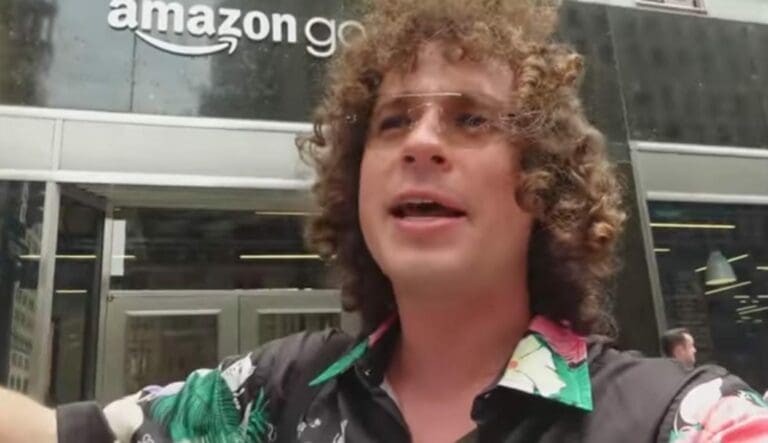 VIDEO: Luisito Comunica entró a una tienda en Nueva York y tomó productos sin pagar