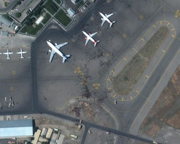 Mueren siete personas en Afganistán por caos cerca del Aeropuerto de Kabul