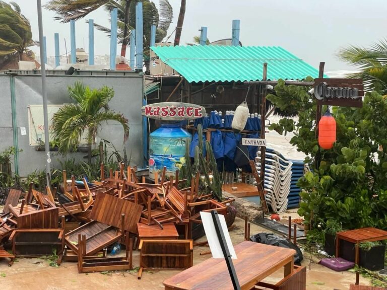 Detienen a tres camionetas con presuntos saqueadores en Playa del Carmen