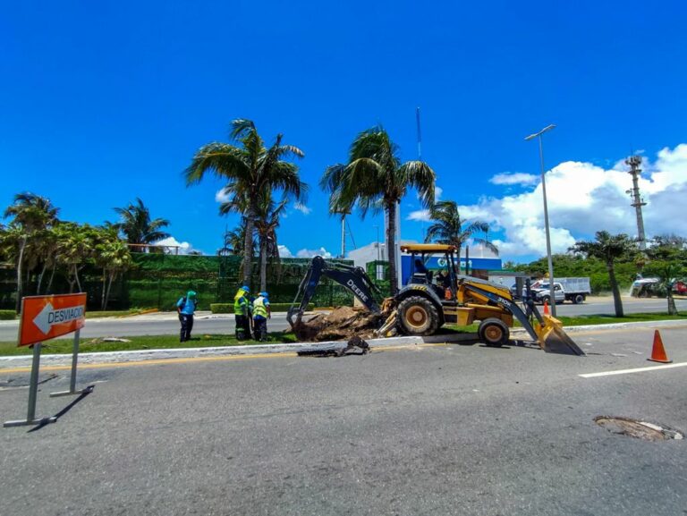 Por reparaciones de Aguakan cierran parcialmente carril en Boulevard Kukulcán