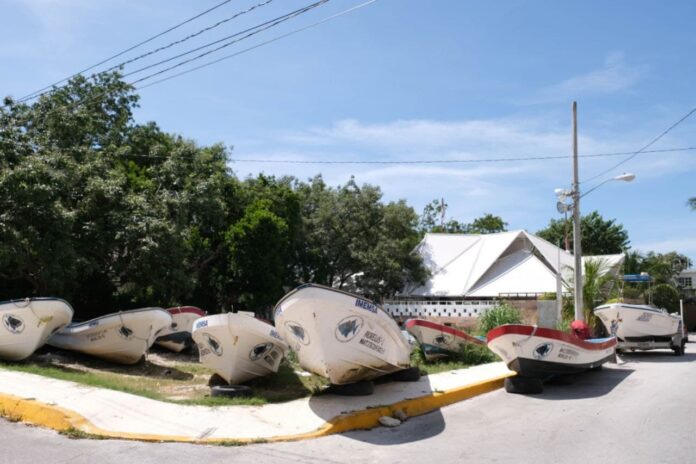 Intensifican medidas de prevención en Puerto Morelos ante la amenaza del huracán 