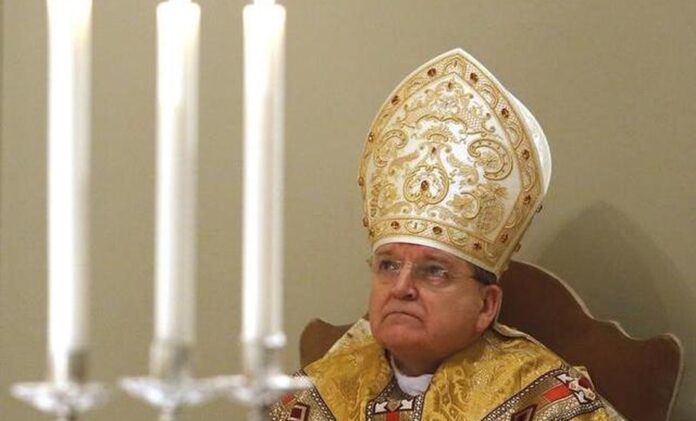 Cardenal que criticó la vacunación, es hospitalizado tras dar positivo a Covid-19