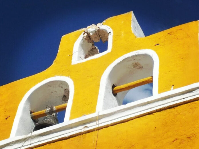 Rayo destruye la cruz de la iglesia en la comunidad maya de Xcabil