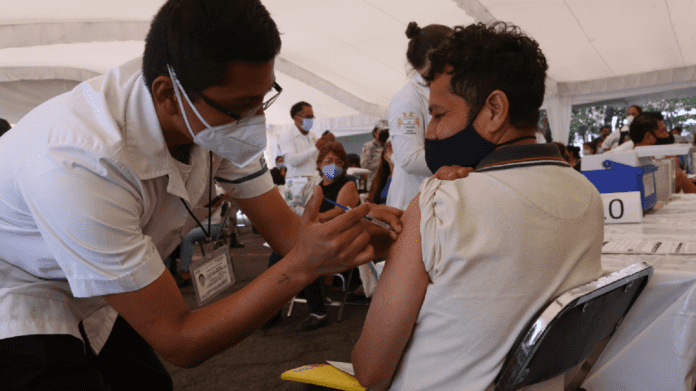 Cerca Quintana Roo de vacunar a toda su población mayor a 18 años de edad