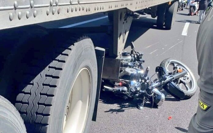 Este domingo 15 de agosto, un accidente múltiple vial ocurrió sobre la autopista México-Cuernavaca y la libre Morelos que dejó un saldo de al menos siete muertos y 15 lesionados.