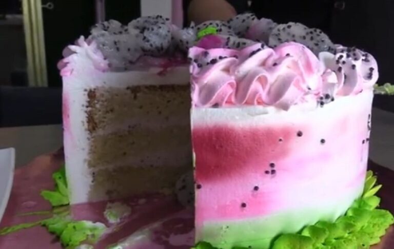 Yucatecos crean pastel de pitahaya; se viraliza y agotan pedidos