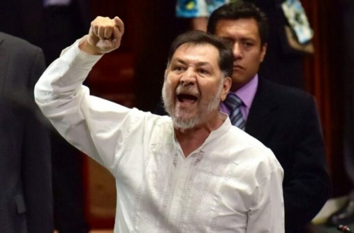 Tras contagiarse de Covid-19, Fernández Noroña reaparece en público y sin cubrebocas