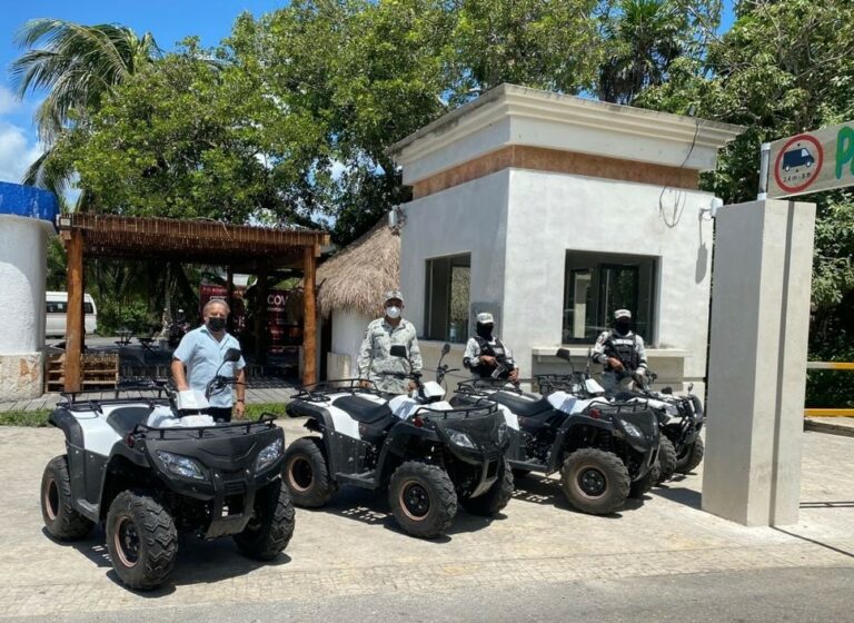 Entregan hoteleros de Tulum cuatro cuatrimotos a la Guardia Nacional