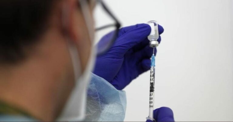 Se están echando a perder vacunas contra el Covid-19 en Estados Unidos