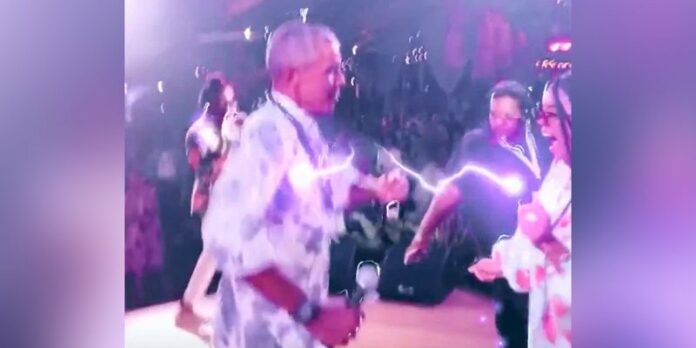 Barack Obama hace masiva fiesta de cumpleaños y la critican
