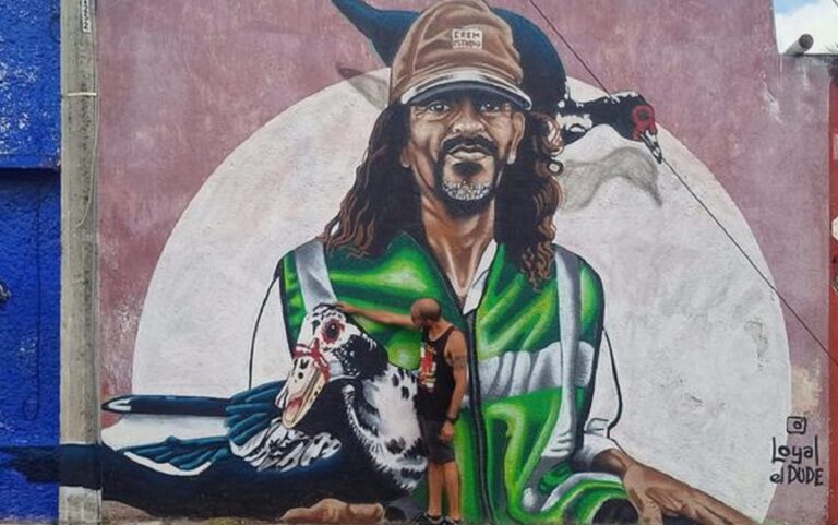 Inmortalizan en Mérida al famoso “Señor de los patos”, famoso animalista