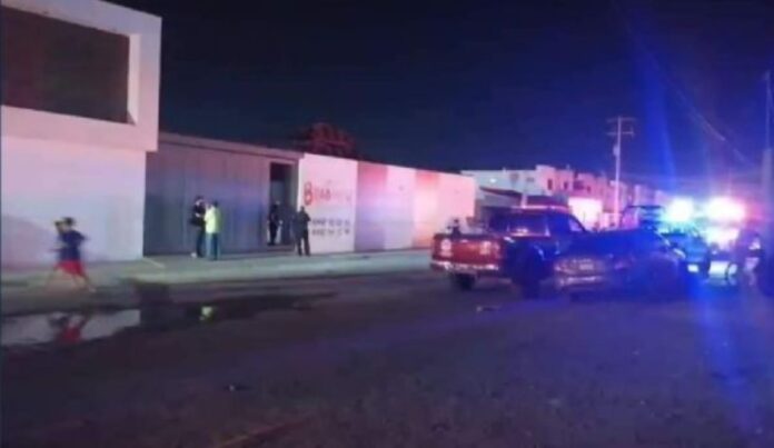 Siete niños y un bebé se electrocutaron dentro de una piscina