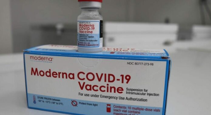 Aunque ya está autorizada y se aplica en varios países, en el nuestro aún no le dan el visto bueno a la dosis de Moderna