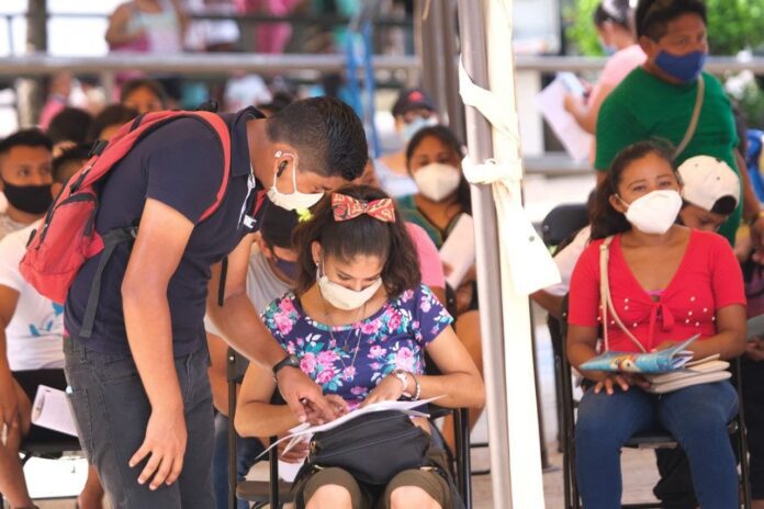 Gran afluencia de jóvenes de 18 a 29 años en módulo de Leona Vicario