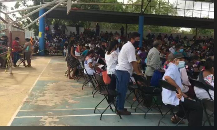 Rezagados arrasan con vacunas Pfizer en Felipe Carrillo Puerto