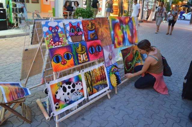 ¡QUÉ SE VAYAN! Rechazan empresarios a ambulantes de la Quinta Avenida