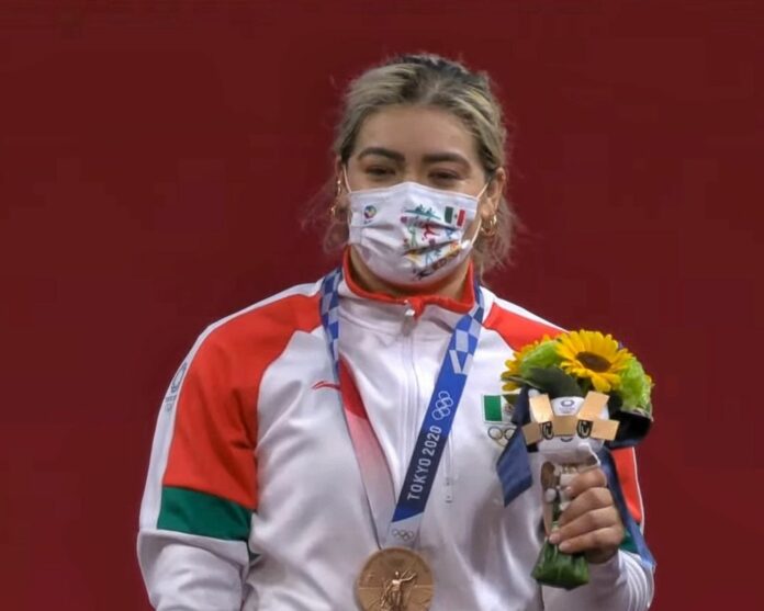 ¡Otra medalla para México! Aremi Fuentes gana bronce en halterofilia en Tokio 2020