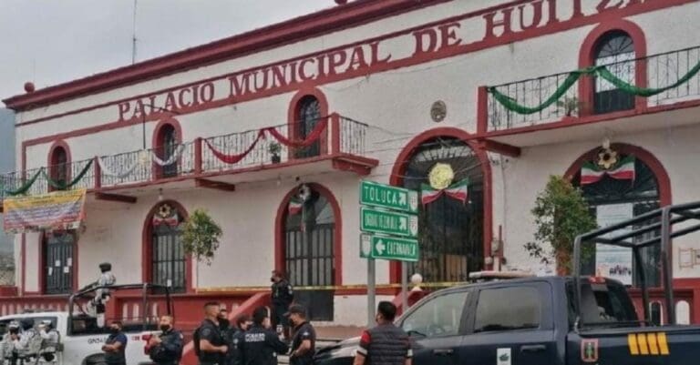 Linchan a dos presuntos secuestradores en Morelos; una turba los golpeó hasta matarlos y les prendió fuego