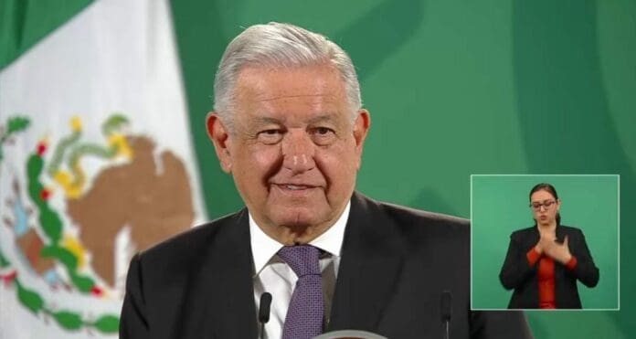 AMLO habló de cómo lo insultan los conservadores; dijo que eso lo tiene sin cuidado; y que así insultaron antes a otros personajes