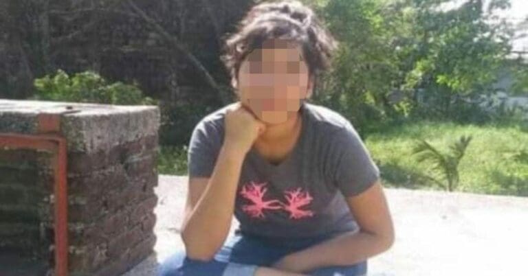 A una joven de 16 años la hallaron asesinada; se sospecha de un policía que la amenazó de muerte hace unas semanas
