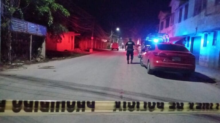 Un taxista del Sindicato Andrés Quintana Roo fue asesinado en Cancún esta madrugada; hay además tres personas lesionadas