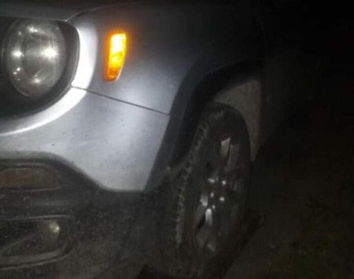 Una persecución policiaca acabó con dos vehículos abandonados en el sur de la entidad; ninguna persona fue detenida