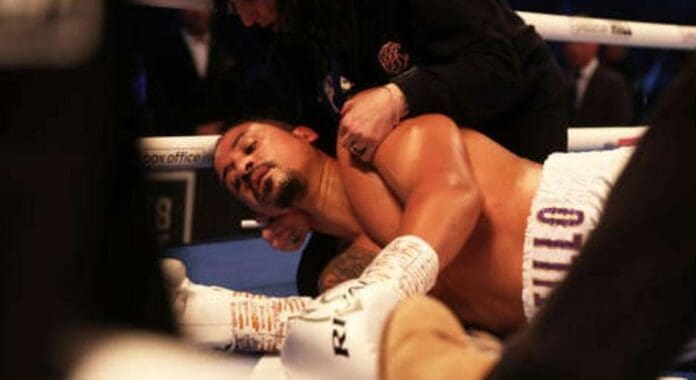 Un boxeador dominicado acabó convulsionando en el ring luego de sufrir este sábado el 