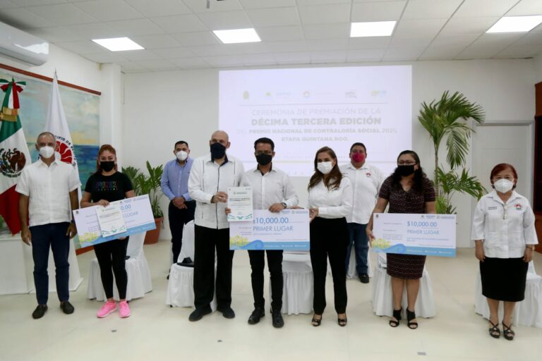 Mara entrega premio de Contraloría social a comités Benito Juarez