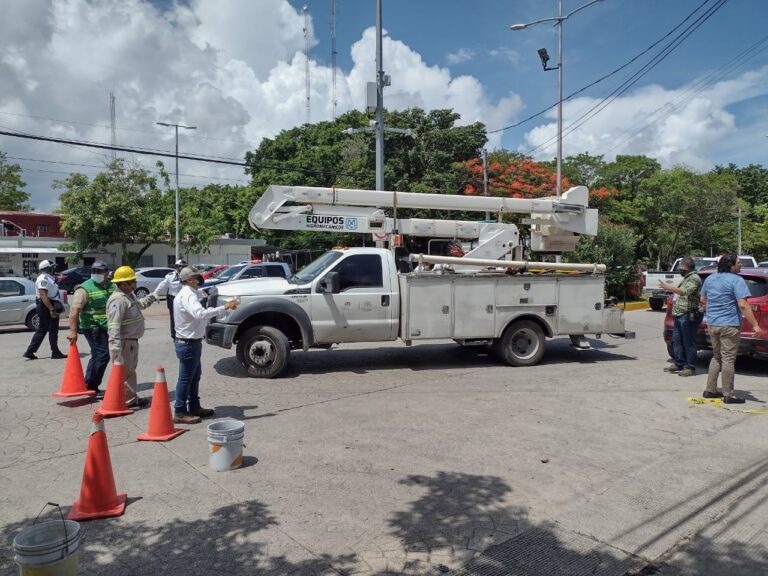 FOTOS: Cortocircuito y conato de incendio desata caos en zona céntrica de Cancún