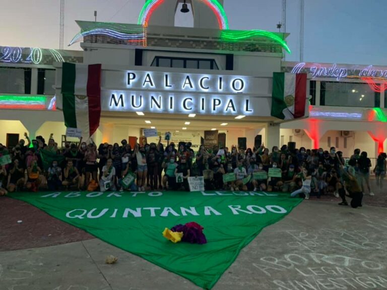 Feministas entregan al Congreso segunda iniciativa para despenalizar el aborto en Quintana Roo