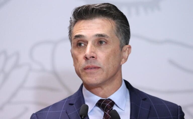 Madre del niño al que Sergio Mayer prometió apoyar arremete contra el actor