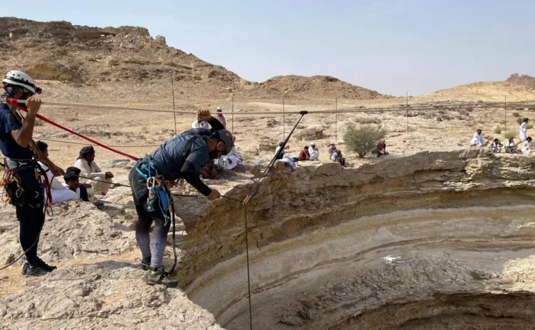 Espeleólogos entran al pozo del infierno en Yemen en busca de demonios y dan a conocer lo que encontraron