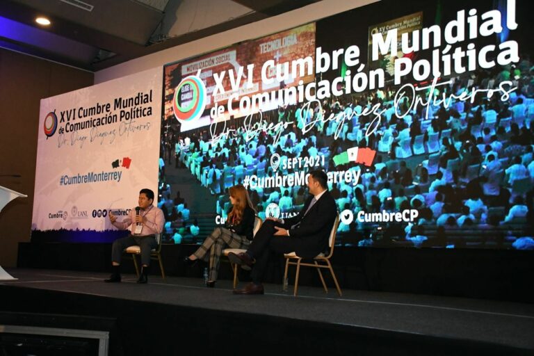 Cumbre Mundial de Comunicación Política: sostienen charla de liderazgo Daniel Ivoskus, Filiberto Martínez y Clara Villarreal