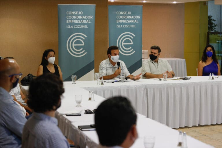 Destaca Pedro Joaquín ante empresarios logros de gobierno