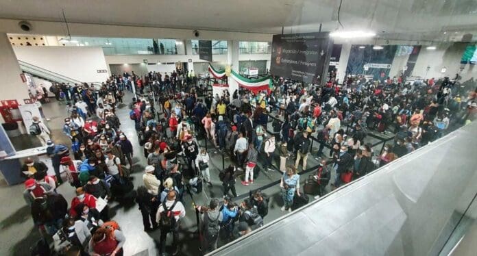 Cerca de 250 personas fueron defraudadas con una falsa oferta de trabajo para ir a Canadá; piden que se busque a quien les vio la cara