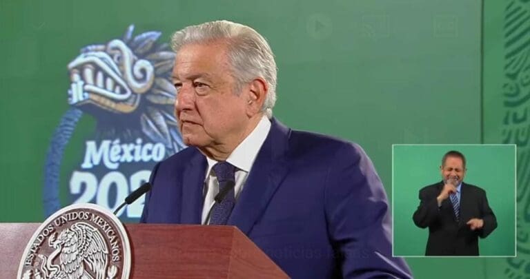Tercera dosis podría ser cuando adultos y menores estén vacunados: AMLO