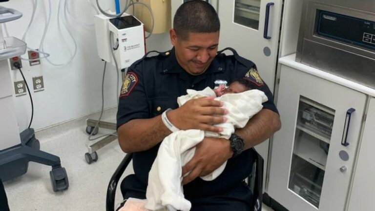 Lanzan a bebé recién nacido desde un segundo piso, lo rescatan ‘atrapándolo en el aire’