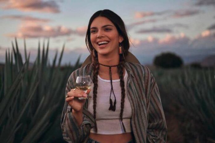 Kendall-Jenner-dona-casas-en-Jalisco-donde-hace-su-tequila