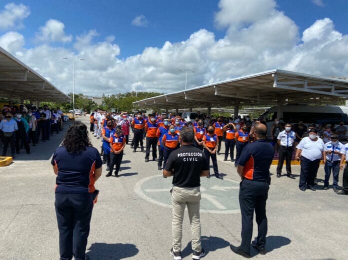 Para conmemorar el día nacional de la protección civil, las autoridades de Tulum realizaron un simulacro donde participó la población