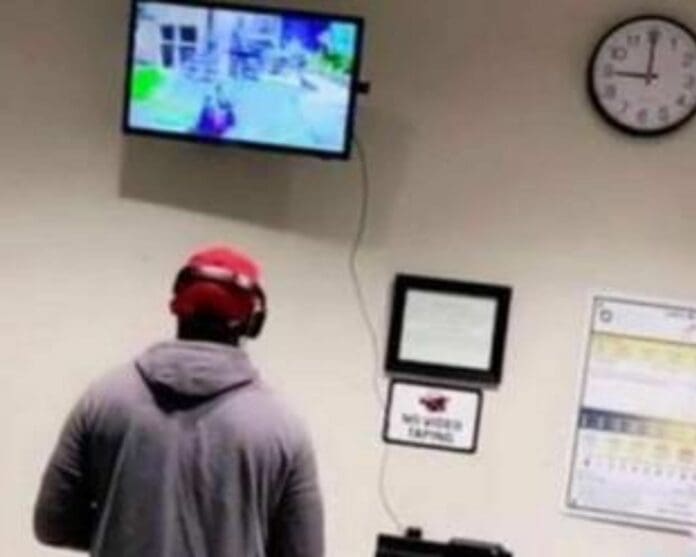 VIDEO: Sujeto se pone a Jugar Xbox mientras su novia está en labor de parto