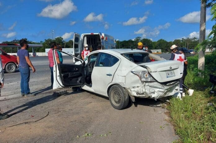 Un autobús de personal causó un choque con otra unidad esta mañana en Cancún; el saldo fue de tres personas lesionadas