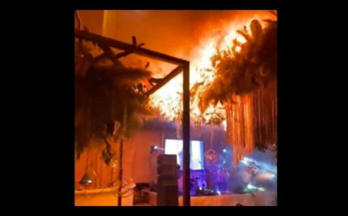 Debido a unos juegos pirotécnicos se inició un incendio en una boda; el fuego se propagó y el evento acabó cancelándose