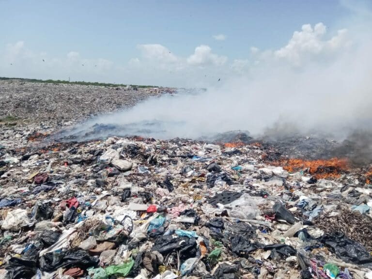 Se incendia otra vez el basurero a cielo abierto de Chetumal