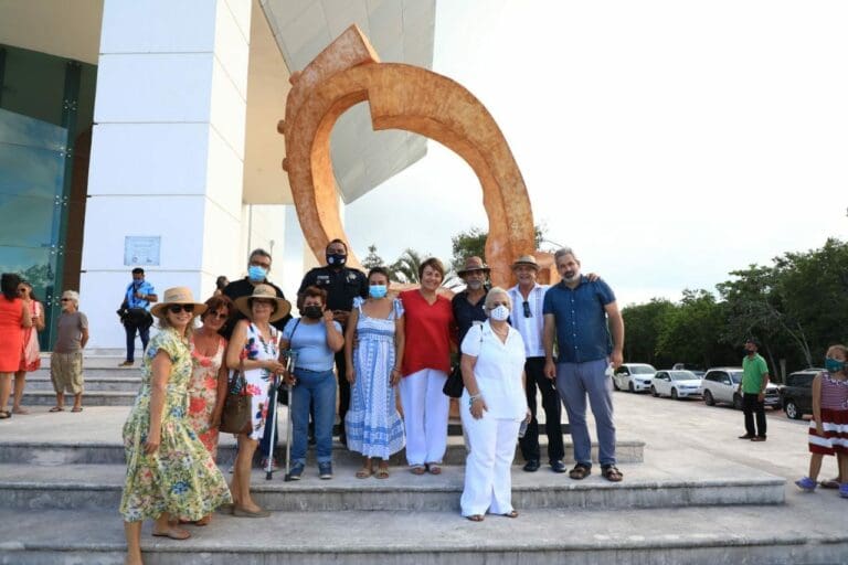 Inaugura Laura Beristain obra escultórica ‘Sinfonía Kukulcán’ de Luis Aguilar