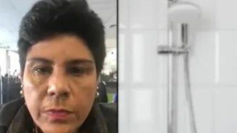 Congresista olvida apagar su cámara, apareció bañándose en plena sesión