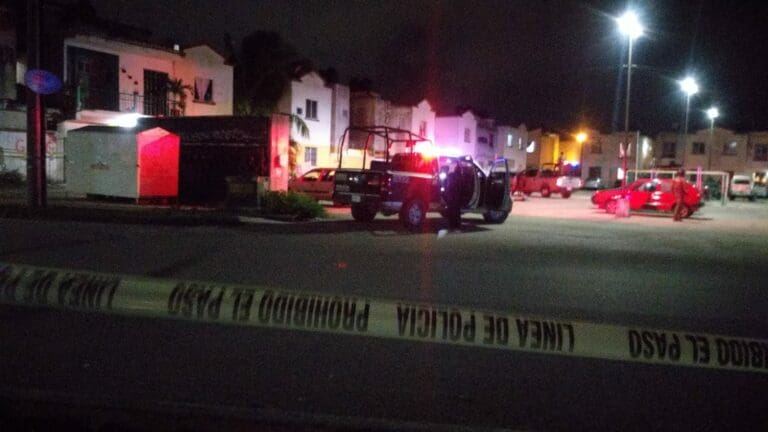 Ejecutan a hombre en Villas Otoch Paraíso de Cancún