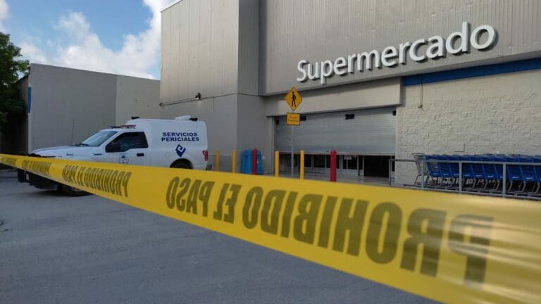 TRAGEDIA: Asaltante asesina a guardia de Walmart Cancún, impedía el atraco