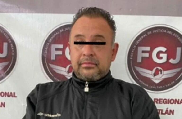 Detienen a un taxista que robó a una enfermera y que hasta la quiso secuestrar; todo el incidente quedó grabado y así lo hallaron