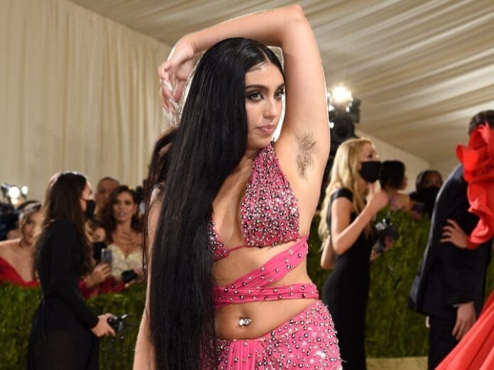 Hija de Madonna, Lourdes Leon, presume con orgullo sus axilas con vello en la Gala del Met